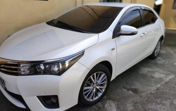 Pearl White Toyota Corolla Altis 2015 for sale in Automatic