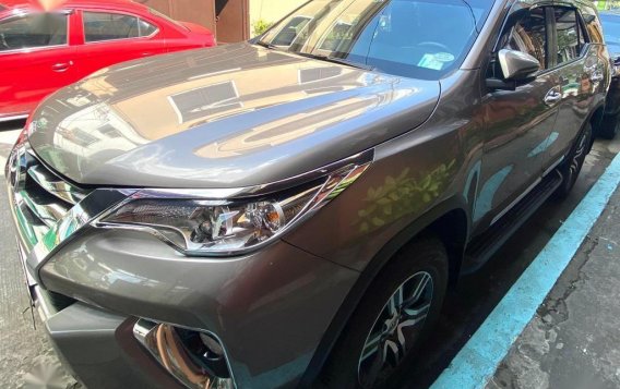 Selling Grey Toyota Fortuner 2017 in Manila-5