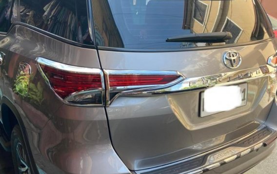 Selling Grey Toyota Fortuner 2017 in Manila-4