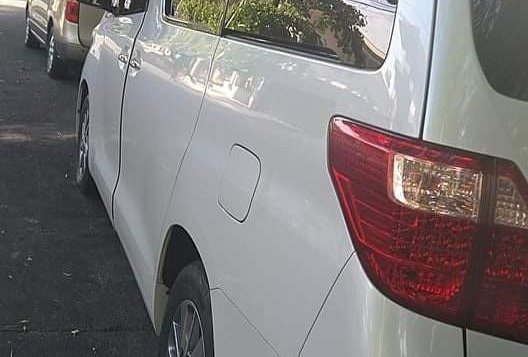Pearl White Toyota Alphard 2013 for sale in Automatic-3