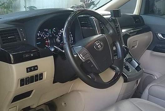 Pearl White Toyota Alphard 2013 for sale in Automatic-5