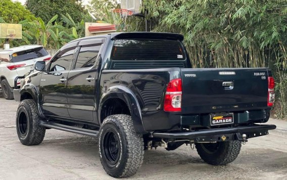 Sell Black 2014 Toyota Hilux in Quezon City-3