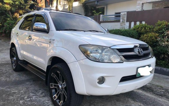 Pearl White Toyota Fortuner 2007 for sale in Automatic-1