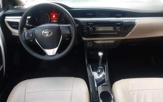 Selling Grey Toyota Altis 2016 in Quezon City-5
