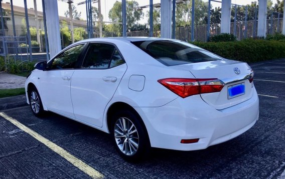 Sell Pearl White 2016 Toyota Corolla Altis in Parañaque-4