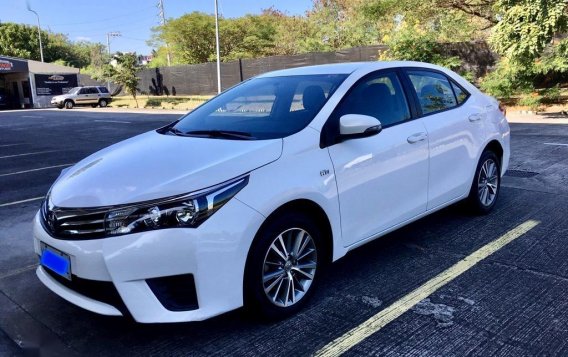 Sell Pearl White 2016 Toyota Corolla Altis in Parañaque