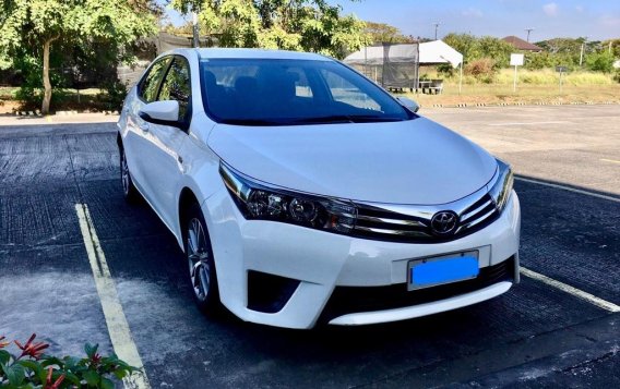 Sell Pearl White 2016 Toyota Corolla Altis in Parañaque-3