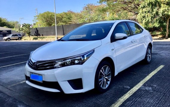 Sell Pearl White 2016 Toyota Corolla Altis in Parañaque-1