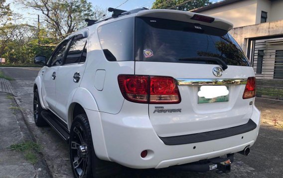 Pearl White Toyota Fortuner 2007 for sale in Automatic-4