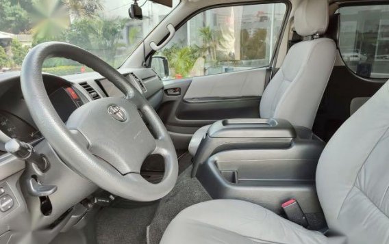 Pearl White Toyota Hiace Super Grandia 2011 for sale in Pasig-8