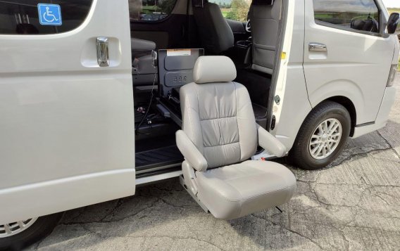 Pearl White Toyota Hiace Super Grandia 2011 for sale in Pasig