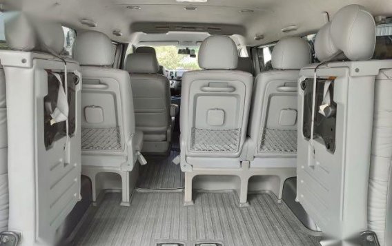 Pearl White Toyota Hiace Super Grandia 2011 for sale in Pasig-9