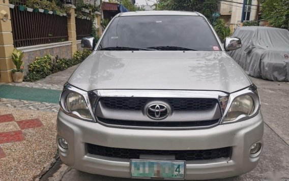 Selling Silver 2009 Toyota Hilux  in Pasig-1