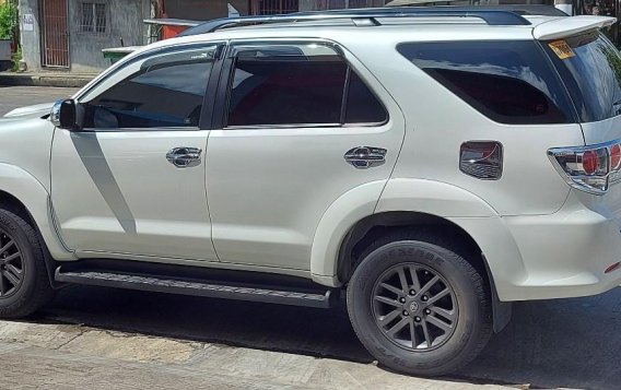 Pearl White Toyota Fortuner 2014 for sale in Lucena-3