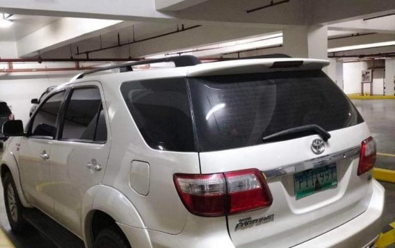 Pearl White Toyota Fortuner 2010 for sale in Makati-3