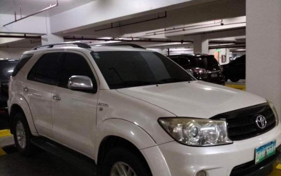 Pearl White Toyota Fortuner 2010 for sale in Makati-4