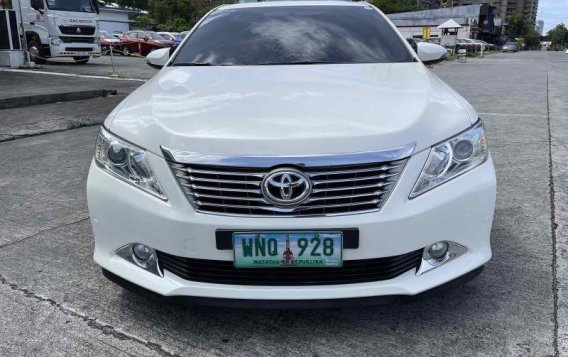Sell Pearl White 2014 Toyota Camry in Pasig-1