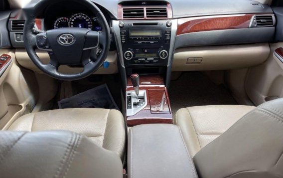 Sell Pearl White 2014 Toyota Camry in Pasig-6