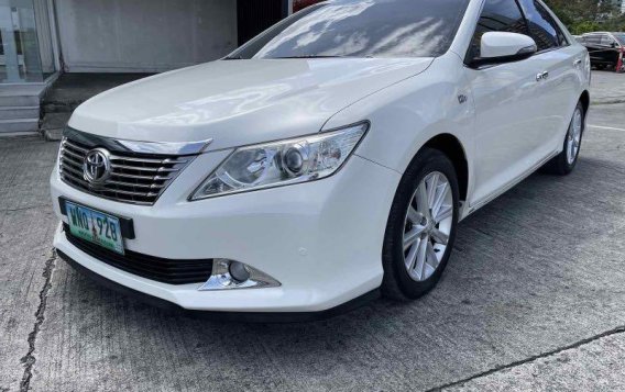 Sell Pearl White 2014 Toyota Camry in Pasig-5