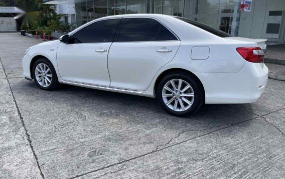 Sell Pearl White 2014 Toyota Camry in Pasig-3