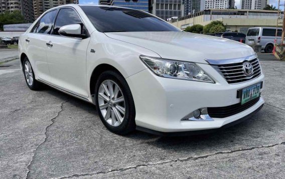 Sell Pearl White 2014 Toyota Camry in Pasig