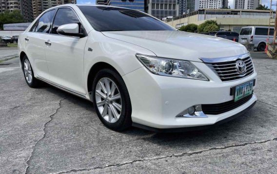 Sell Pearl White 2014 Toyota Camry in Pasig