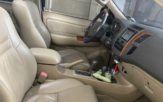 Pearl White Toyota Fortuner 2010 for sale in Automatic-7