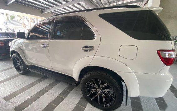 Pearl White Toyota Fortuner 2010 for sale in Automatic-4