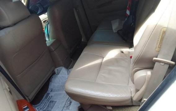 Pearl White Toyota Fortuner 2010 for sale in Makati-7