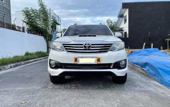 Selling Pearl White Toyota Fortuner 2015 in Quezon City-2