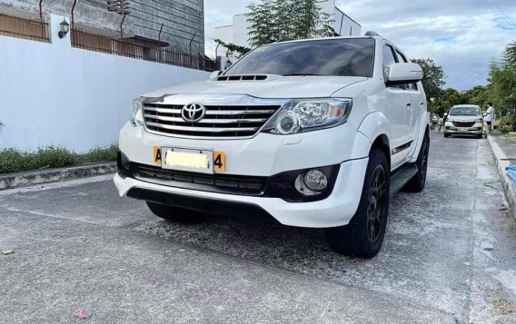 Selling Pearl White Toyota Fortuner 2015 in Quezon City