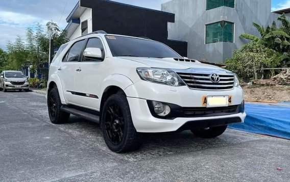 Selling Pearl White Toyota Fortuner 2015 in Quezon City-1