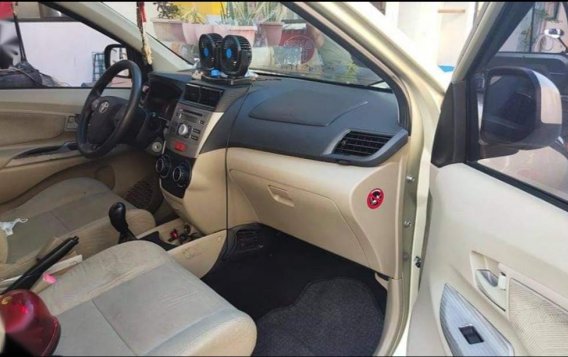 Selling Silver Toyota Avanza 2014 in Pasay-4