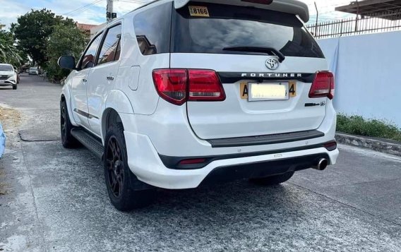 Selling Pearl White Toyota Fortuner 2015 in Quezon City-5