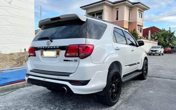 Selling Pearl White Toyota Fortuner 2015 in Quezon City-6