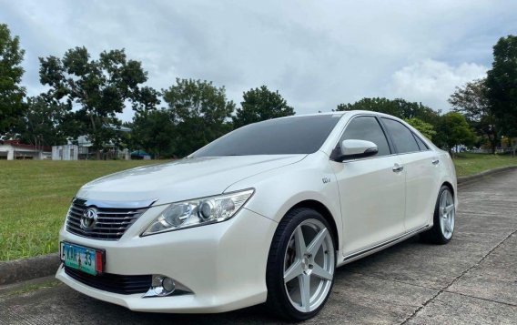 Selling Pearl White Toyota Camry 2013 in Manila