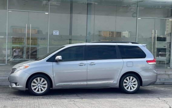 Sell Silver 2017 Toyota Sienna in Quezon City-2