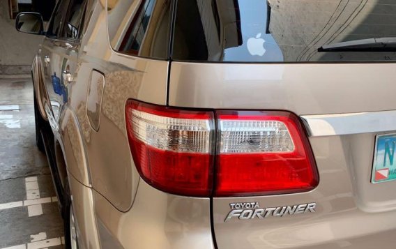 Selling Silver Toyota Fortuner 2010 in Pasay-5