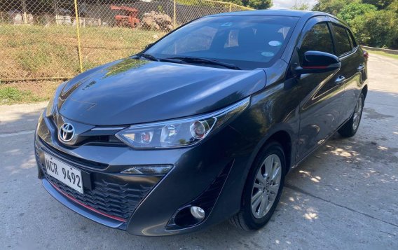 Selling Silver Toyota Yaris 2018 in Las Piñas-3