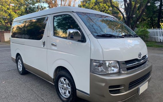 Selling White Toyota Hiace 2010 in Quezon 