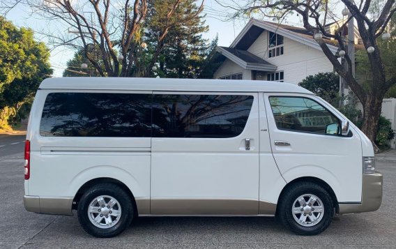 Selling White Toyota Hiace 2010 in Quezon -3