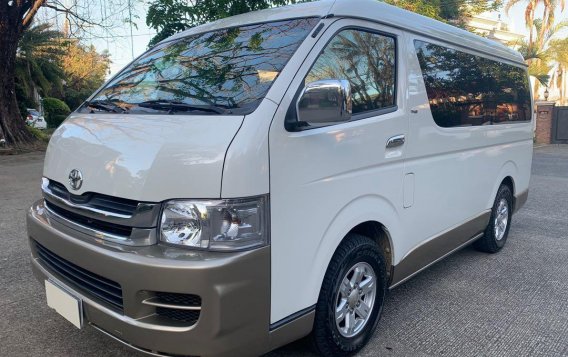 Selling White Toyota Hiace 2010 in Quezon -1