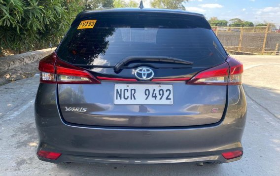 Selling Silver Toyota Yaris 2018 in Las Piñas-1