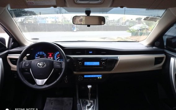 Selling Grey Toyota Corolla Altis 2015 in Manila-6