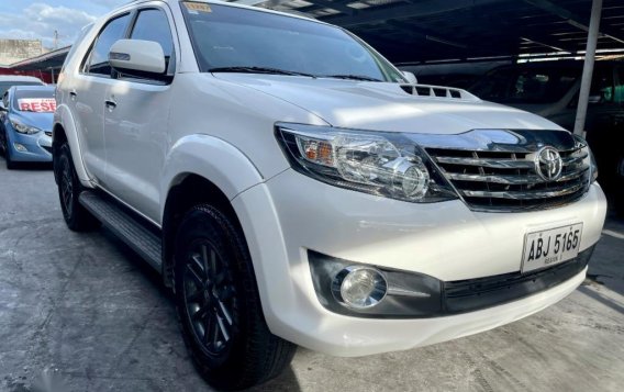 Selling White Toyota Fortuner 2015 in Las Piñas-1