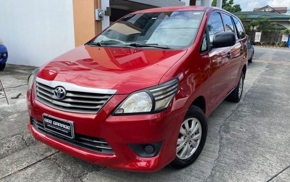 Selling Red Toyota Innova 2012 in Quezon City-1