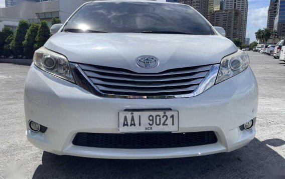 Pearl White Toyota Sienna 2014 for sale in Automatic-1