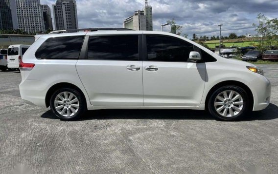 Pearl White Toyota Sienna 2014 for sale in Automatic-3