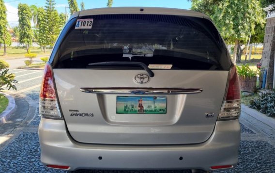 Selling Silver Toyota Innova 2011 in Biñan-5