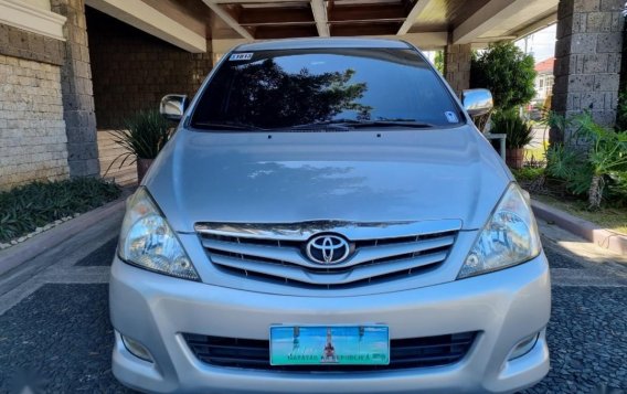 Selling Silver Toyota Innova 2011 in Biñan-1